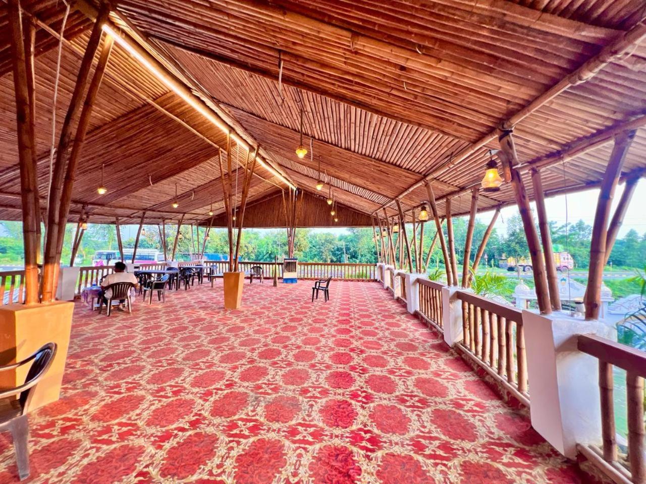 La Pahi Palace- Banquet And Resort Sakri East Exterior foto