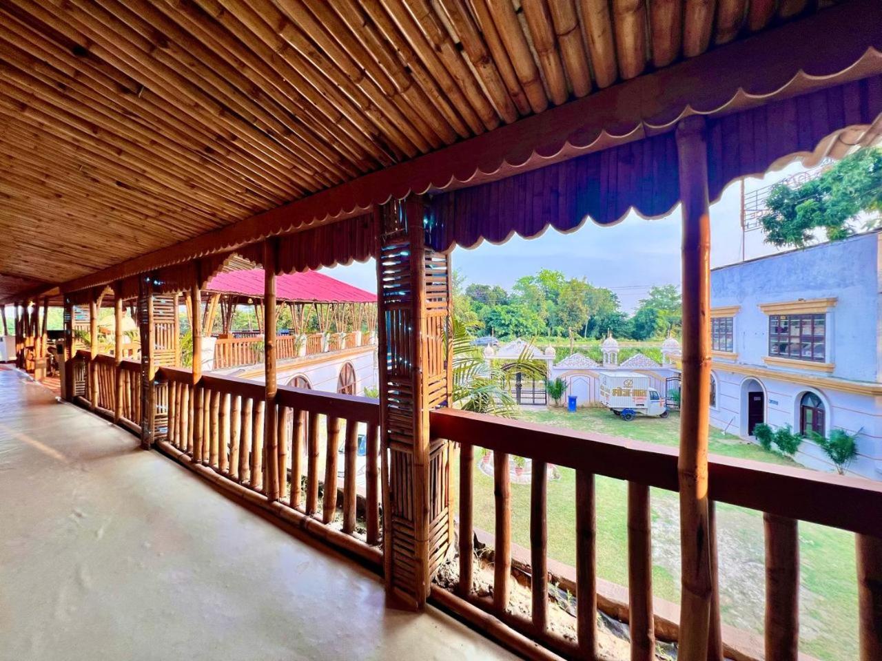 La Pahi Palace- Banquet And Resort Sakri East Exterior foto